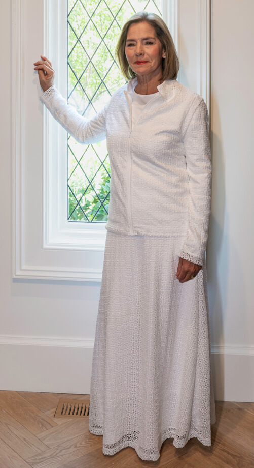 Fortaleza LDS temple. White lace with 2 pockets. Easy care.